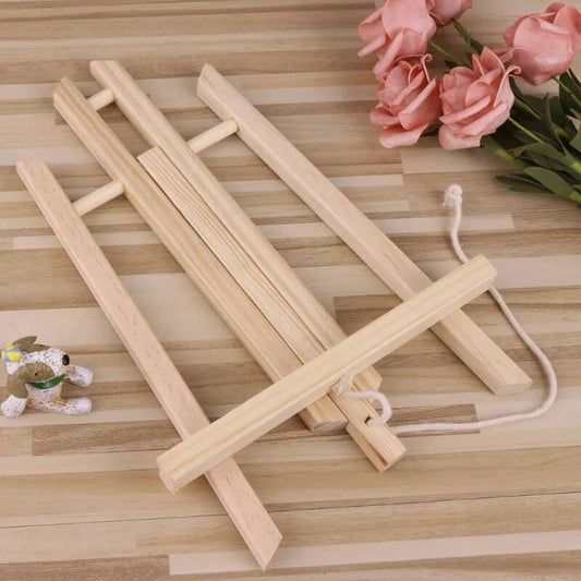 Zdarma Stojan z borovicového dřeva